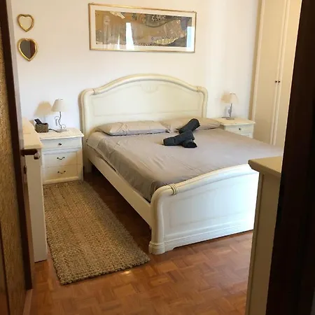 Casa Sulla Strada Di Pila E Vicino Al Centro Di *