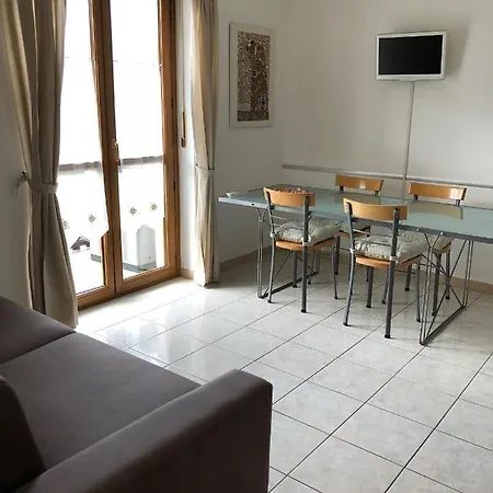 Casa Sulla Strada Di Pila E Vicino Al Centro Di 아오스타